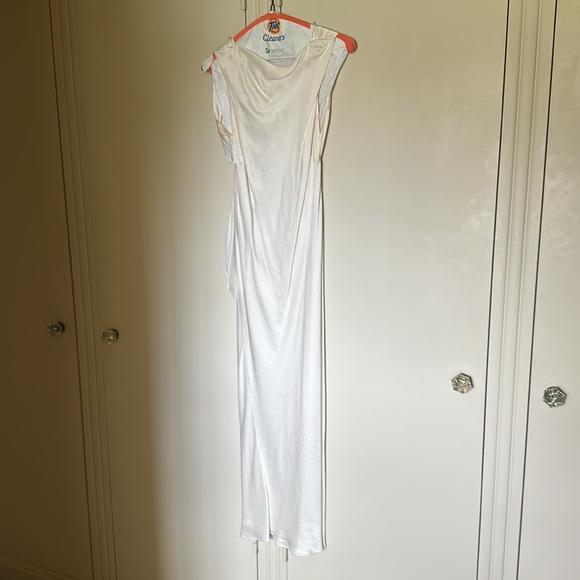 The Bar Max Dress in Blanc - Picture 3 of 9